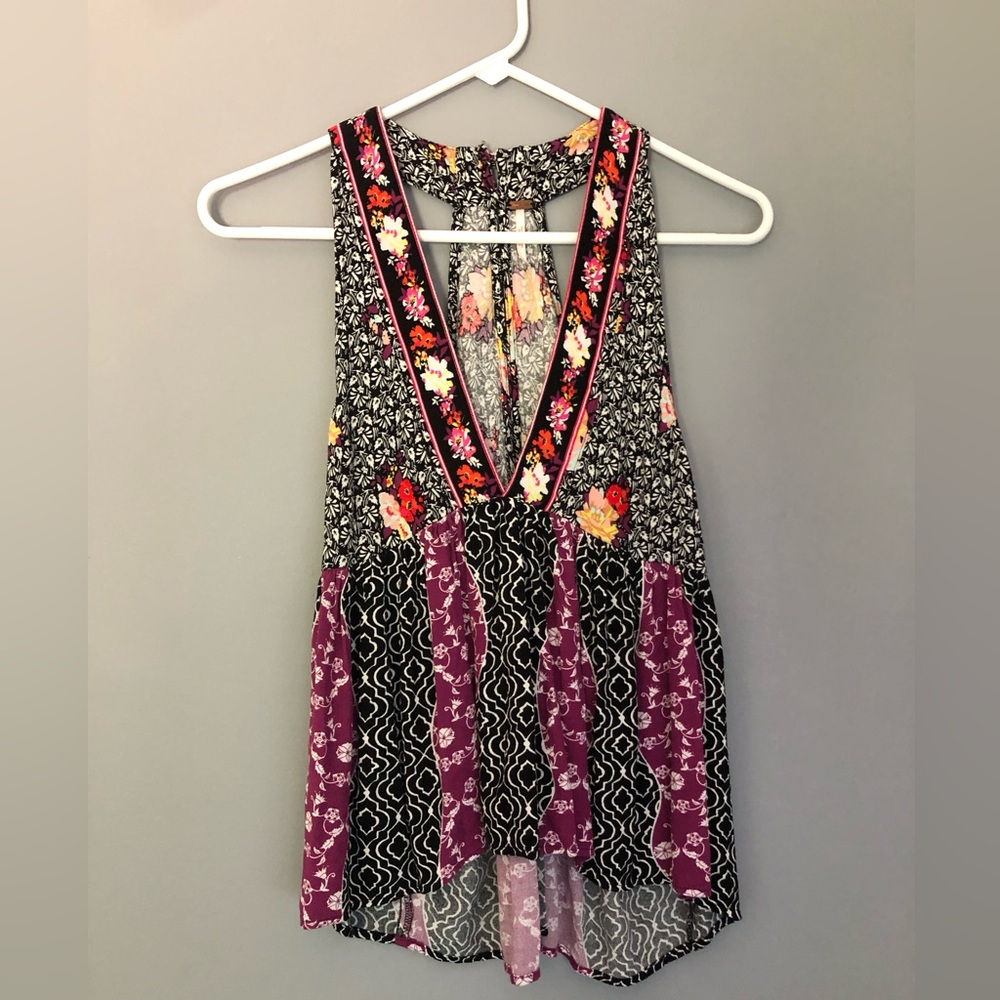 Free People Size XS Sleeveless V Neck Black Floral Tank Top